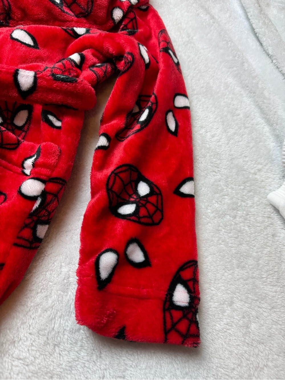 Marvel Red Spider-Man Fleece Kids Robe - Picture 3 of 12